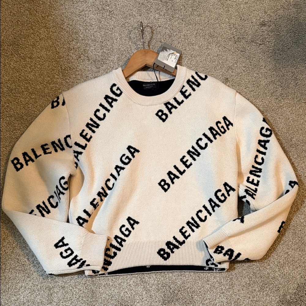 Balenciaga Logo Crewneck Sweater/Jumper in Cream and Black